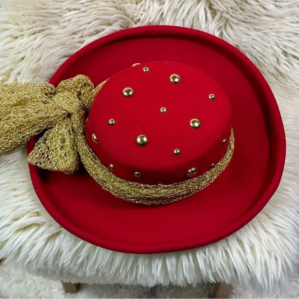 Elegant Foeskin wool Red Hat with Gold Accents
